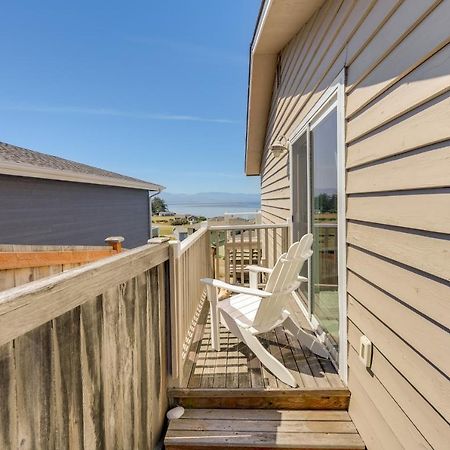Stunning Home In Coupeville With Deck And Beach Access 外观 照片