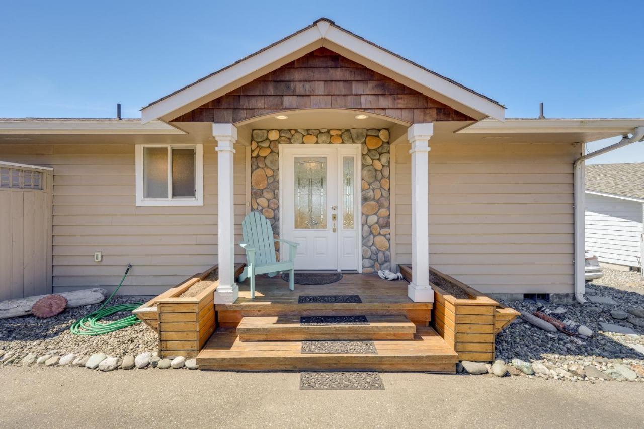 Stunning Home In Coupeville With Deck And Beach Access 外观 照片