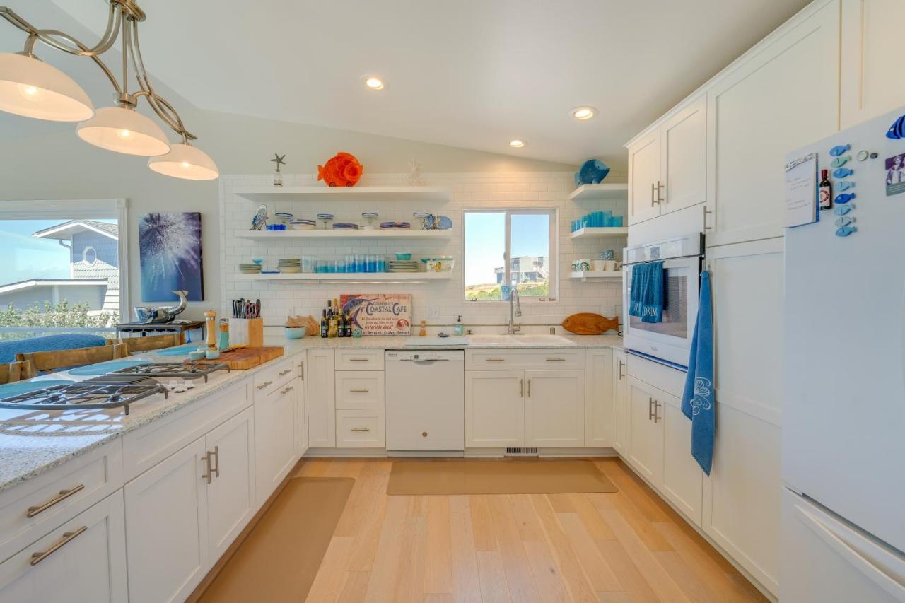 Stunning Home In Coupeville With Deck And Beach Access 外观 照片