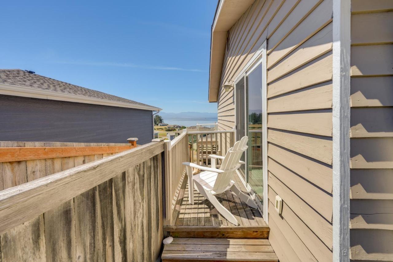 Stunning Home In Coupeville With Deck And Beach Access 外观 照片