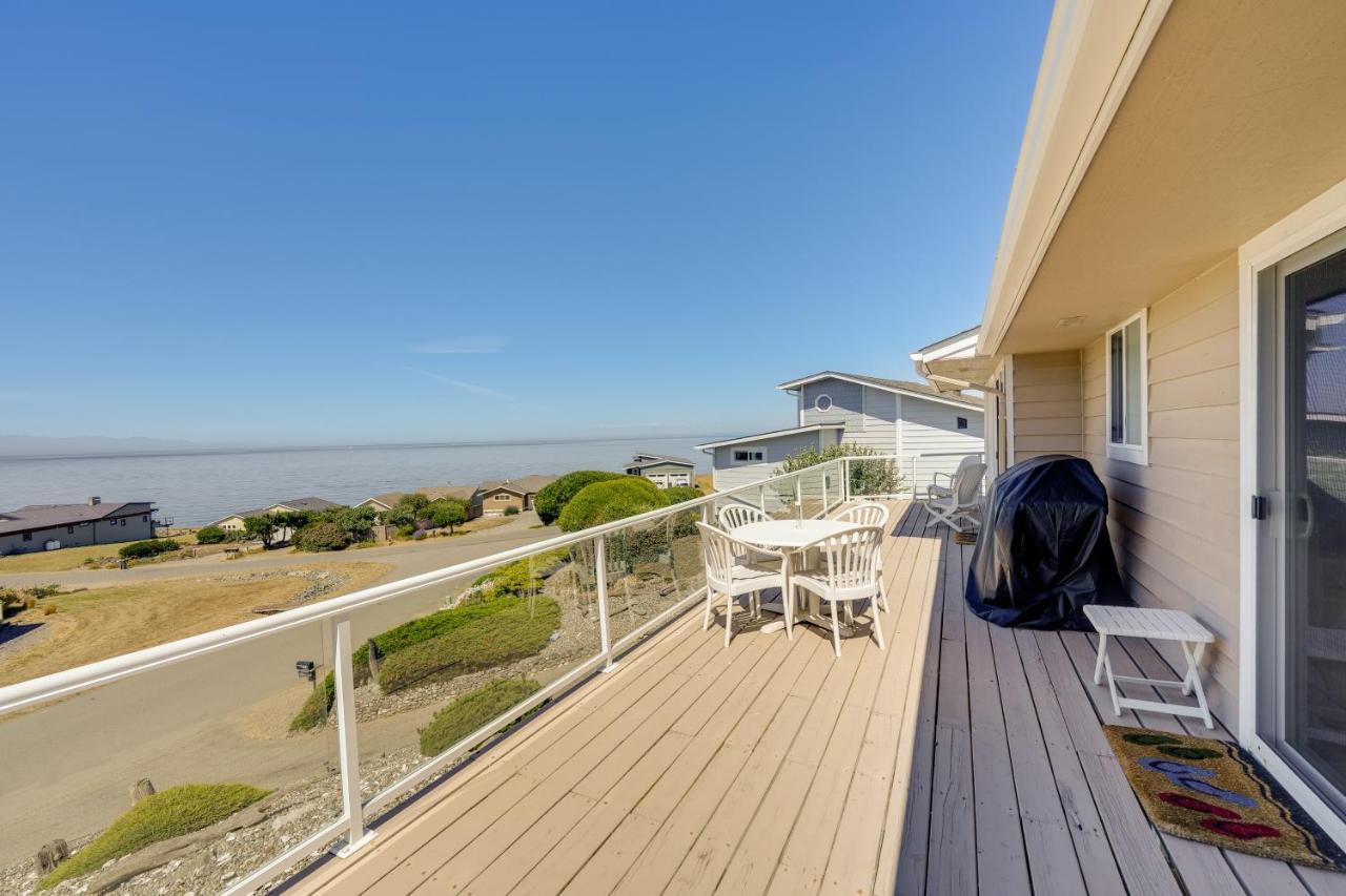 Stunning Home In Coupeville With Deck And Beach Access 外观 照片