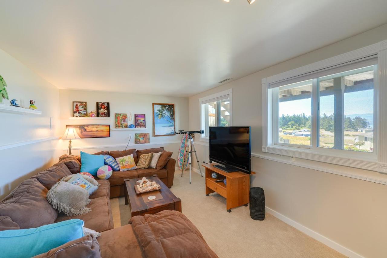 Stunning Home In Coupeville With Deck And Beach Access 外观 照片