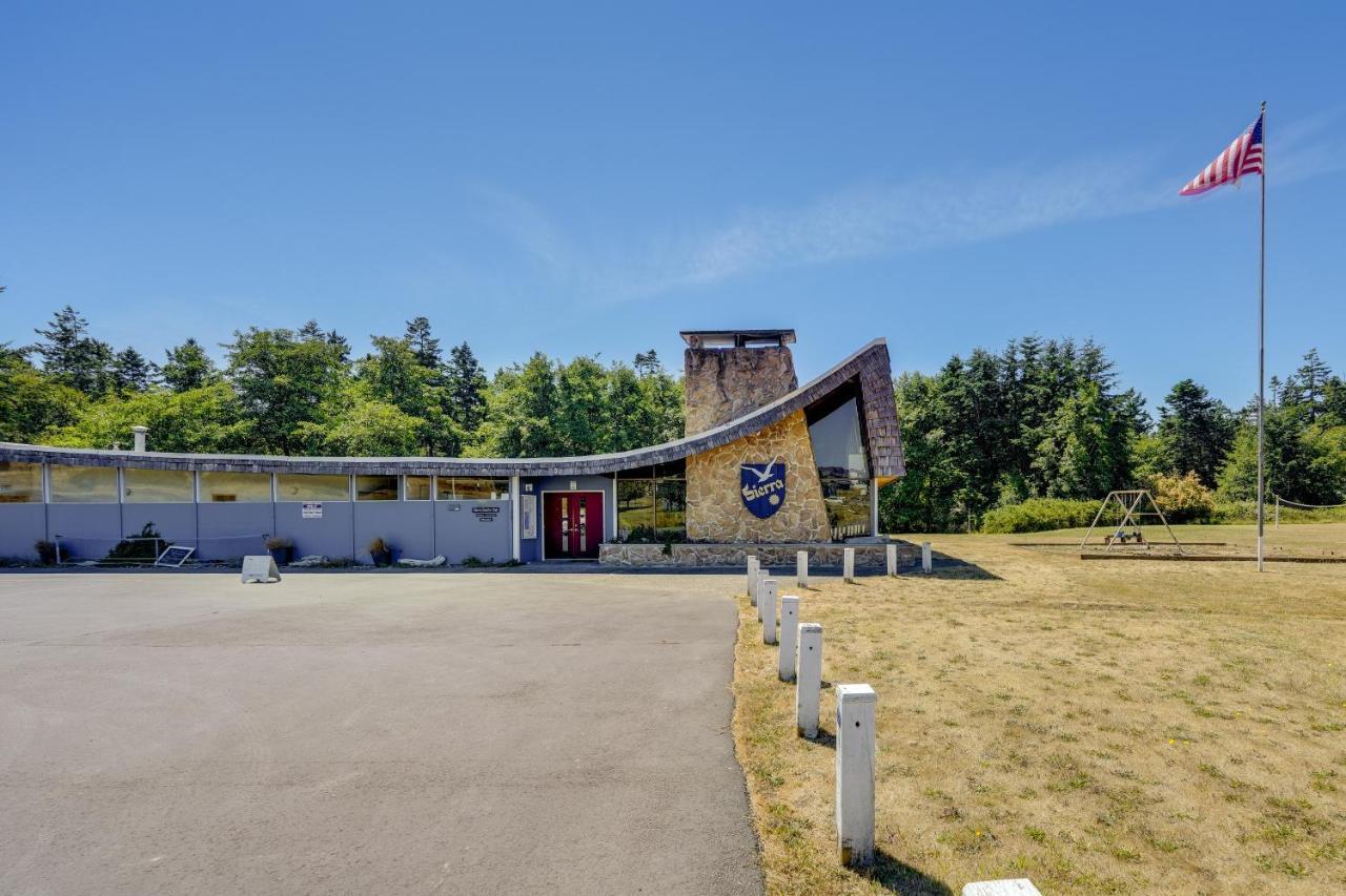 Stunning Home In Coupeville With Deck And Beach Access 外观 照片