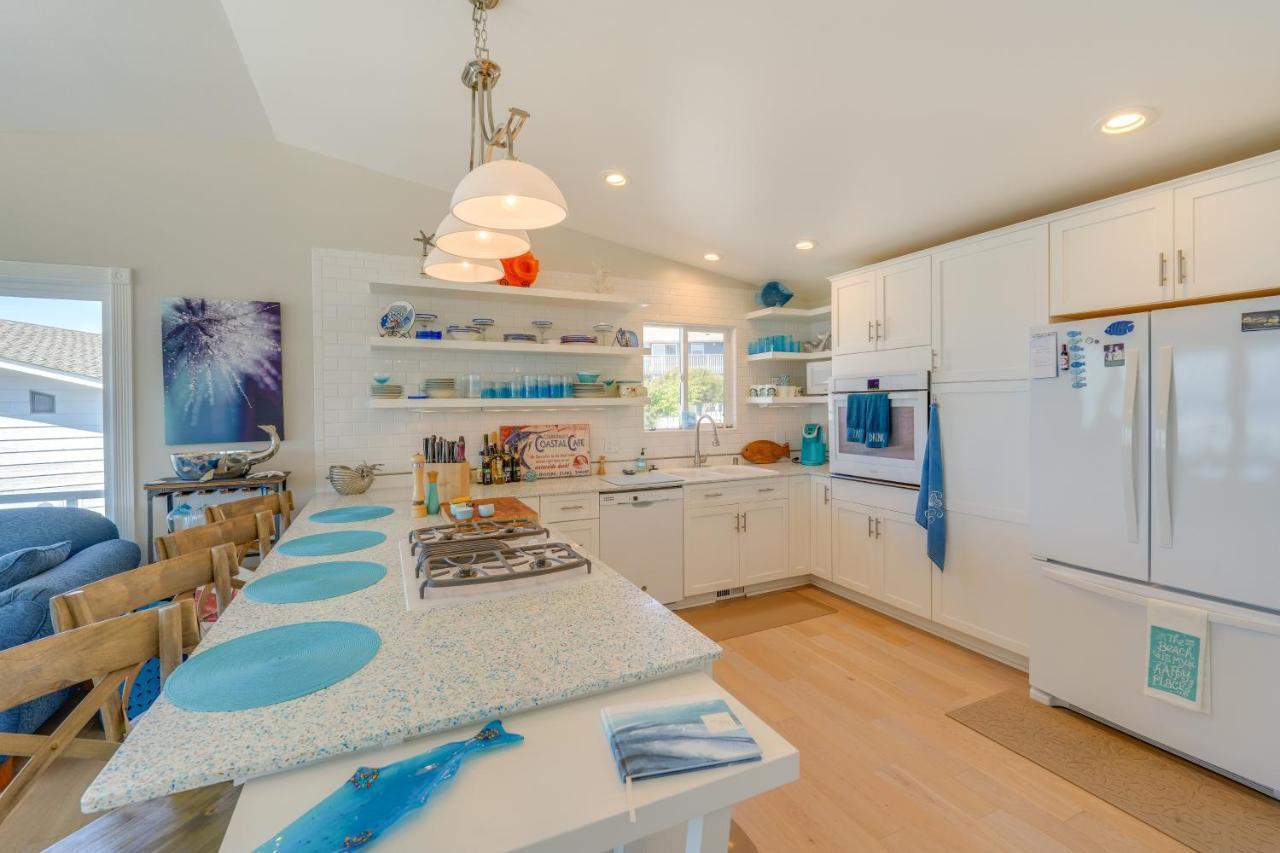 Stunning Home In Coupeville With Deck And Beach Access 外观 照片
