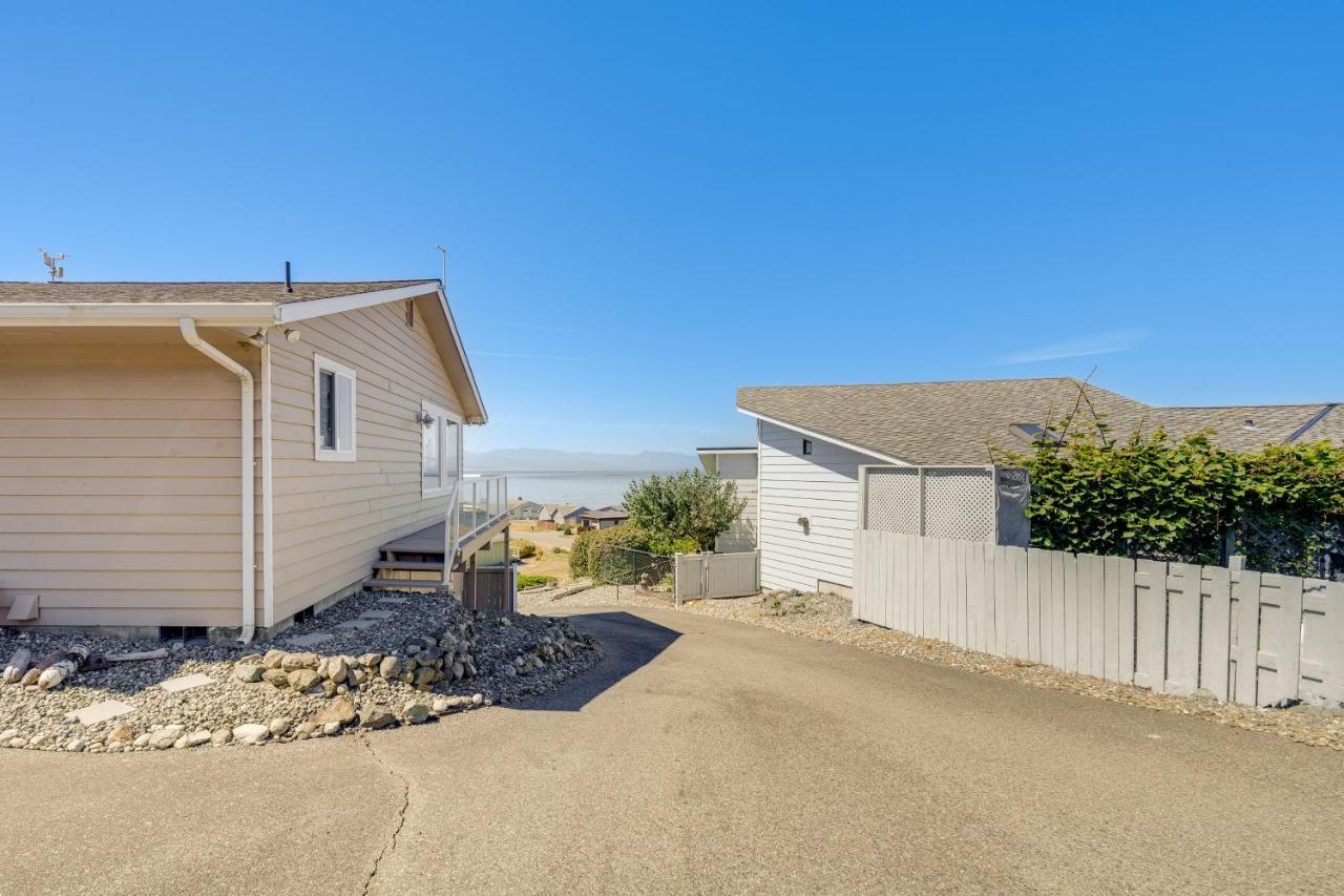 Stunning Home In Coupeville With Deck And Beach Access 外观 照片